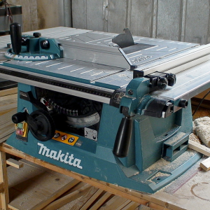 Makita MLT100 Máy cưa bàn(255mm)