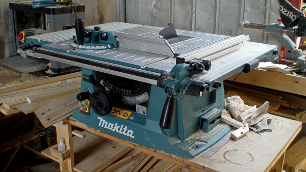 Makita MLT100 Máy cưa bàn(255mm)