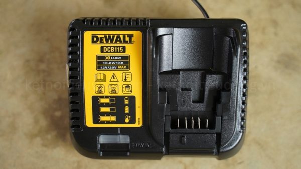 Dewalt DCB115-KR Bộ sạc pin 10.8-18V