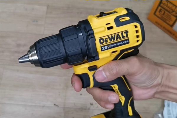 Dewalt DCD708P1 Máy khoan cầm tay 20Vmax/BL