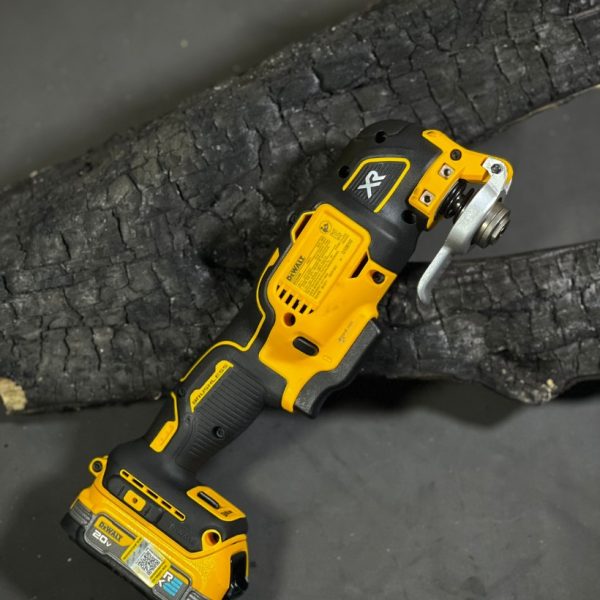 Dewalt DCS356N-KR Máy cắt cầm tay 20V