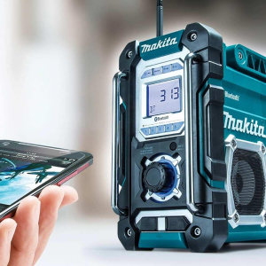 Makita DMR108 Radio công trường dùng pin và điện (chưa kèm pin sạc)