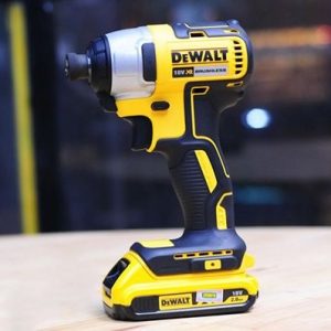 Dewalt DCD700C1 Máy khoan bắt vít dùng pin